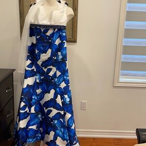 Fleur by Azig 2 piece gown